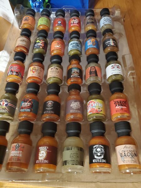 File:Hot sauce gift set (13 May 2025) 20250513 214747.jpg